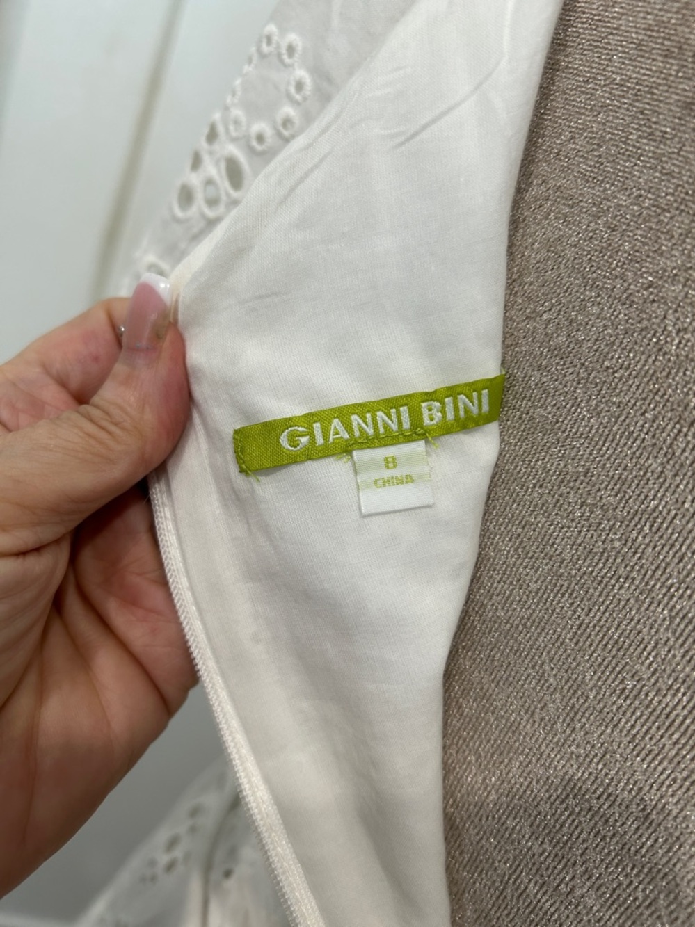 NWT Gianni Bini White Eyelet Puff Sleeve Dress |Size 8 - Picture 7 of 12